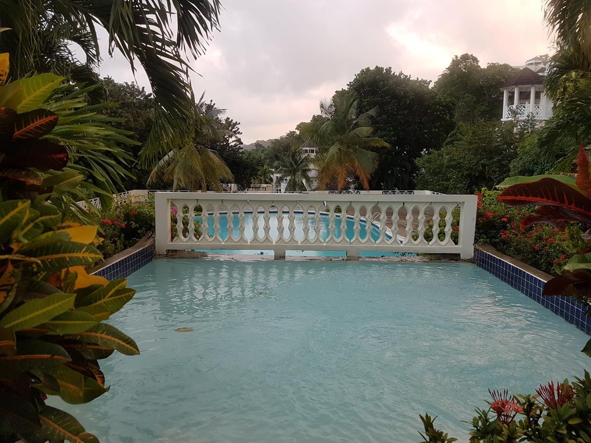 Skycastle Oasis Lägenhet Ocho Rios Exteriör bild